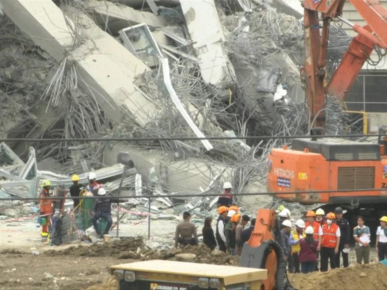 The site of a collapsed tower under construction levelled in Chatuchak by Friday’s earthquake has become a beacon of hope for family members of those trapped. 